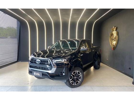 TOYOTA HILUX 2.8 D-4D TURBO DIESEL CD SRX PLUS 4X4 AUTOMÁTICO